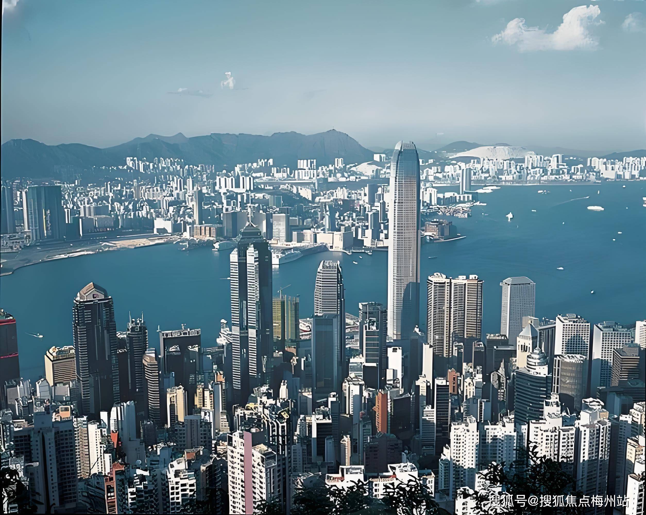 香港可分為香港島,九龍,新界東,新界西四部分,詳細(xì)一點則可以分為18